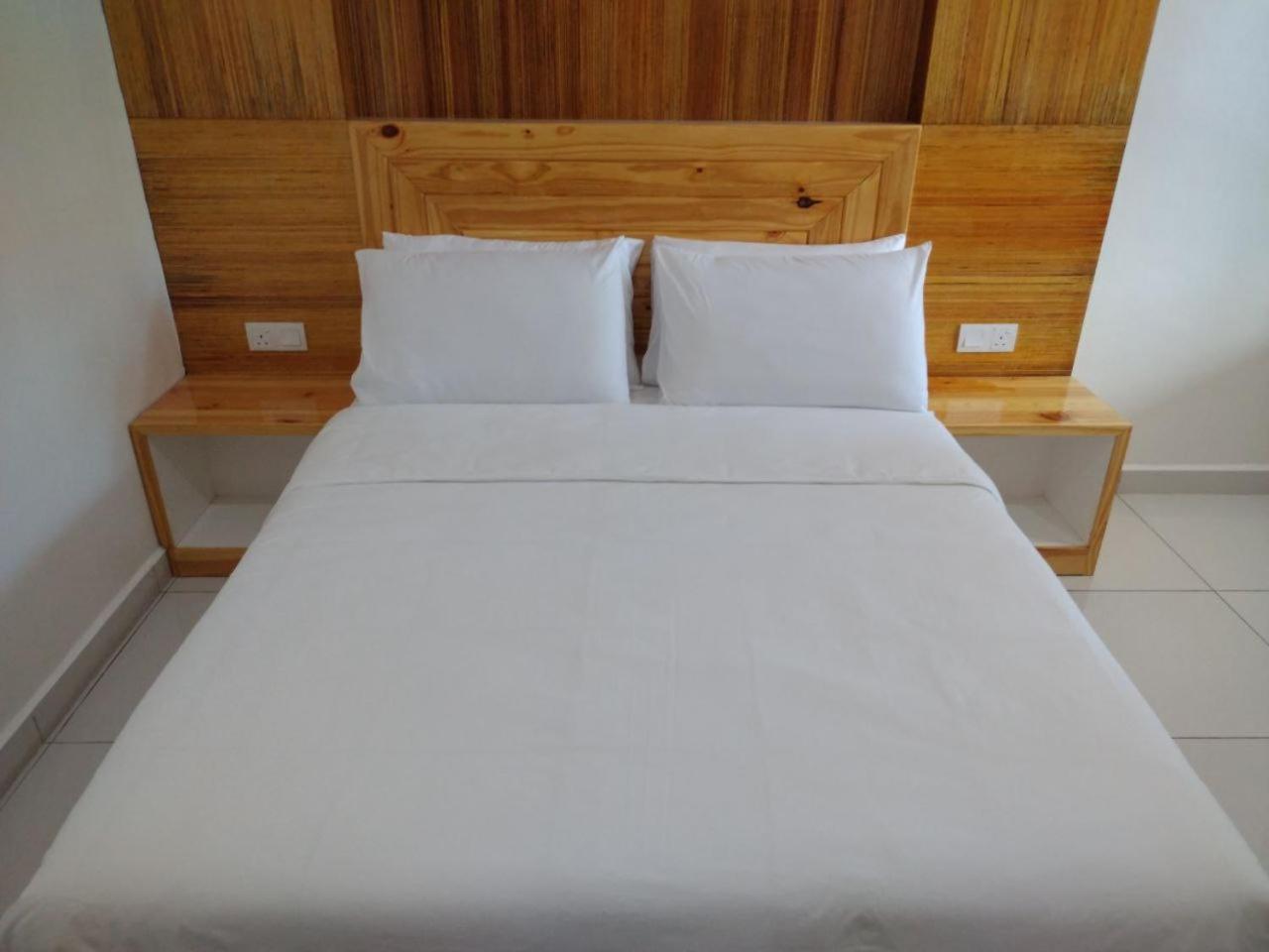 Funduq Al Busyra Motel Pantai Cenang  Exterior photo