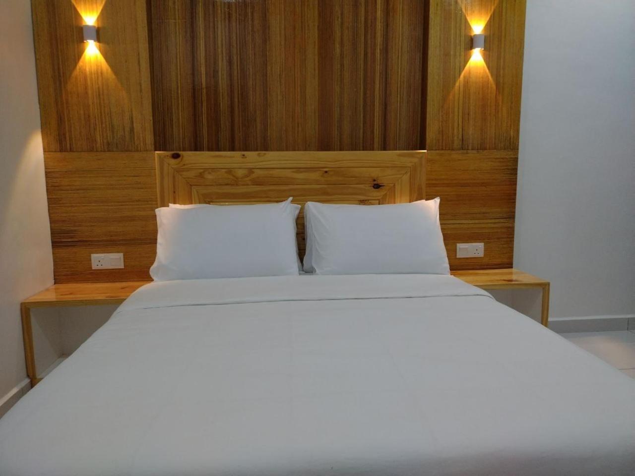 Funduq Al Busyra Motel Pantai Cenang  Exterior photo